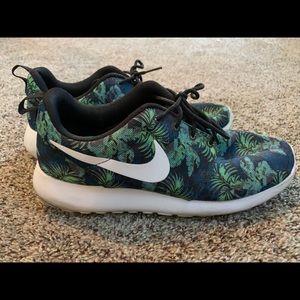 Men’s Nike Roshe Run. Size 8